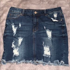 Distressed dark wash denim skirt!